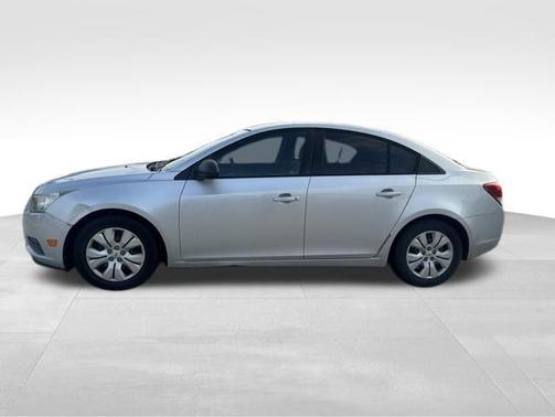 Silver Ice Metallic 2013 Chevrolet Cruze LS