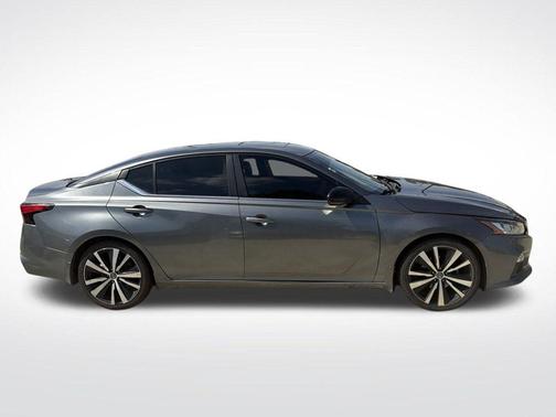 Gun Metallic 2021 Nissan Altima SR FWD