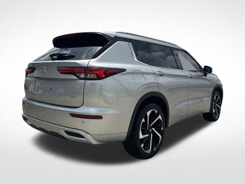 Alloy Silver Metallic 2024 Mitsubishi Outlander SEL