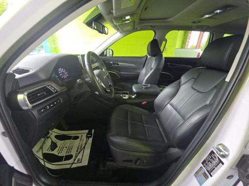 Glacial White Pearl 2022 Kia Telluride EX