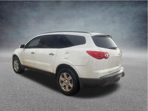 White Diamond Clearcoat 2012 Chevrolet Traverse LT