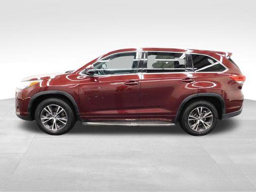 2017 Toyota Highlander LE I4