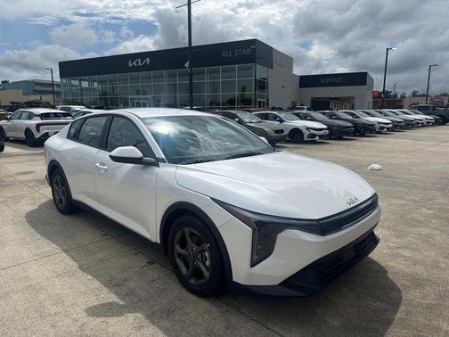 Snow White Pearl 2026 Kia K4 LXS