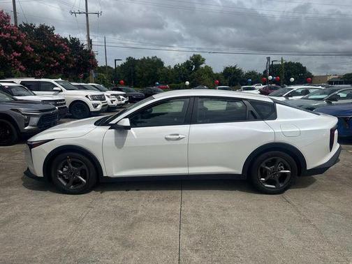 Snow White Pearl 2026 Kia K4 LXS