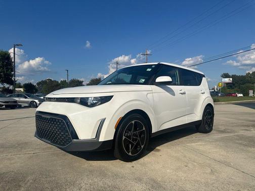Snow White Pearl 2023 Kia Soul EX