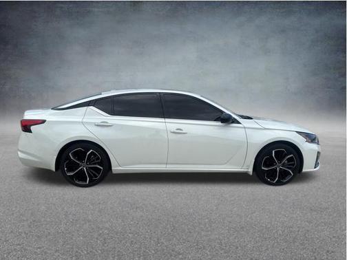 Pearl White Tricoat 2024 Nissan Altima SR FWD