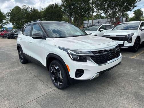 Clear White/Black Roof 2026 Kia Seltos S