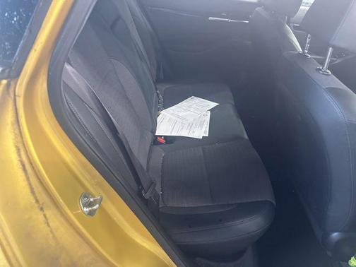 Starbright Yellow/Black Roof 2021 Kia Seltos S