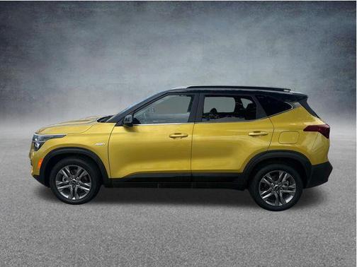 Starbright Yellow/Black Roof 2021 Kia Seltos S