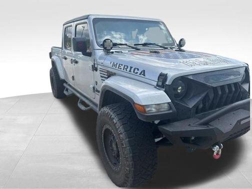 Silver Zynith Clearcoat 2022 Jeep Gladiator Sport S