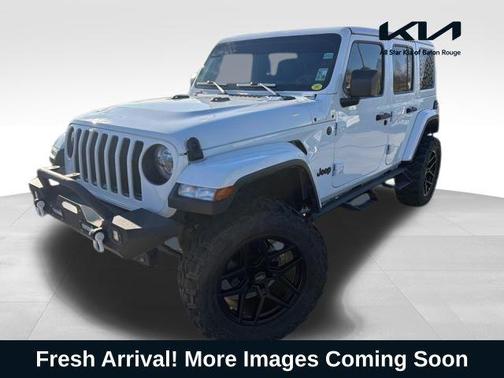 2023 Jeep Wrangler 4-Door Sahara Altitude 4x4