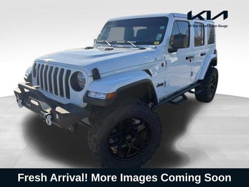 2023 Jeep Wrangler 4-Door Sahara Altitude 4x4