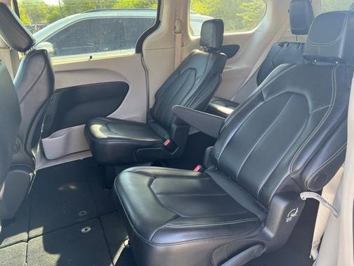 2024 Chrysler Pacifica Touring-L