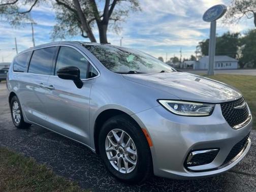 2024 Chrysler Pacifica Touring-L