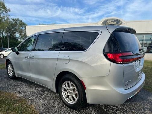 2024 Chrysler Pacifica Touring-L