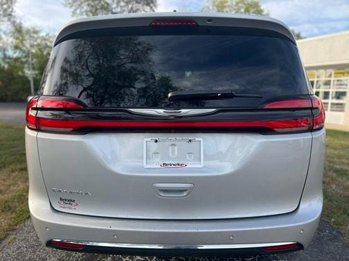 2024 Chrysler Pacifica Touring-L