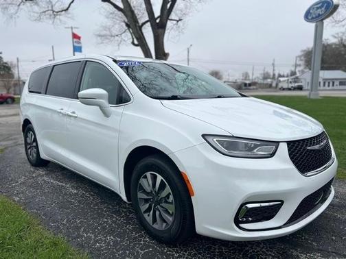 2022 Chrysler Pacifica Hybrid Touring L