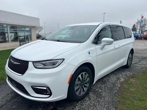 2022 Chrysler Pacifica Hybrid Touring L