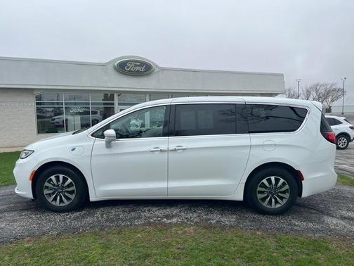 2022 Chrysler Pacifica Hybrid Touring L