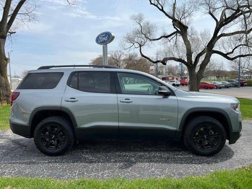 2023 GMC Acadia AT4