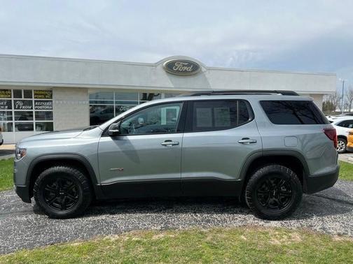 2023 GMC Acadia AT4