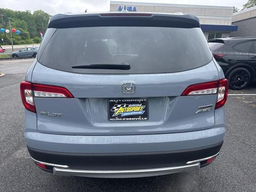 2022 Honda Pilot Touring 8-Passenger
