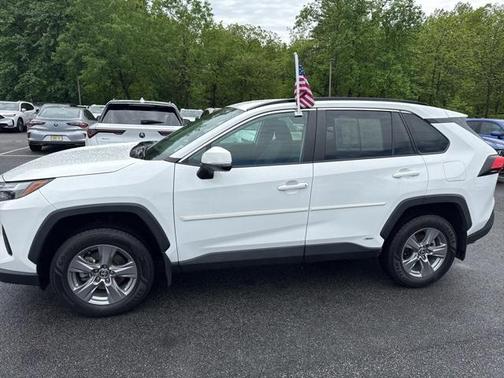 2022 Toyota RAV4 Hybrid XLE