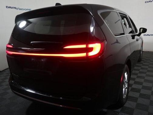 2024 Chrysler Pacifica Touring-L