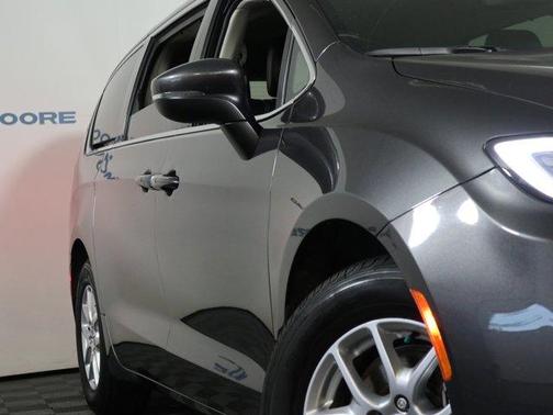 2023 Chrysler Pacifica Touring-L