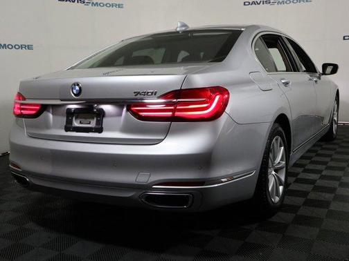 2018 BMW 740 i