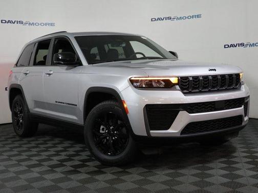 Silver Zynith 2026 Jeep Grand Cherokee Laredo