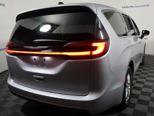 2023 Chrysler Pacifica Touring-L