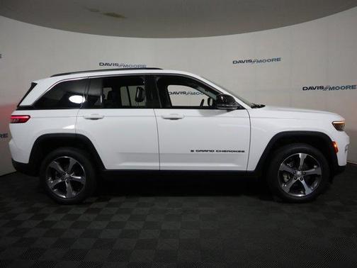 Bright White Clearcoat 2023 Jeep Grand Cherokee Limited