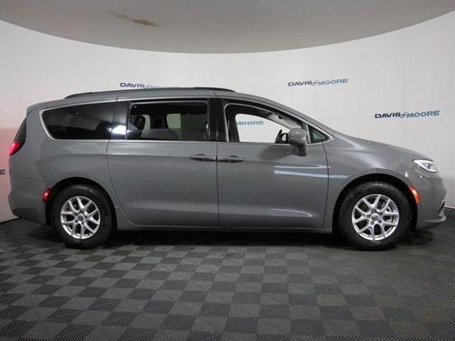 2022 Chrysler Pacifica Touring-L