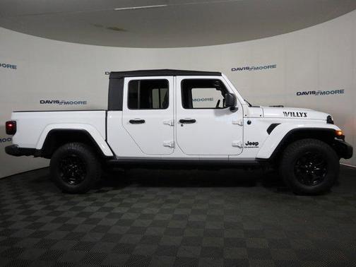 2022 Jeep Gladiator Sport