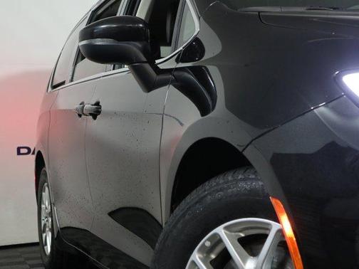 2023 Chrysler Pacifica Touring-L