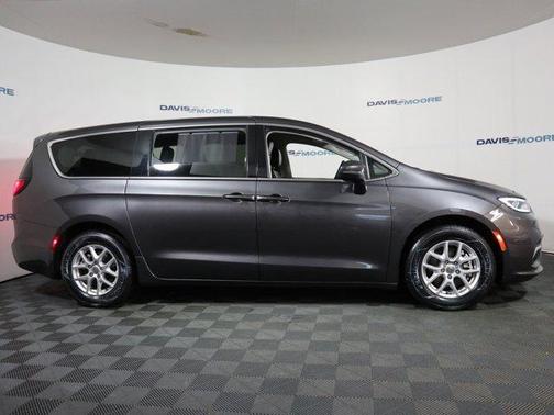 2023 Chrysler Pacifica Touring-L