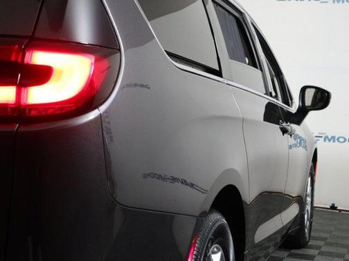 2023 Chrysler Pacifica Touring-L