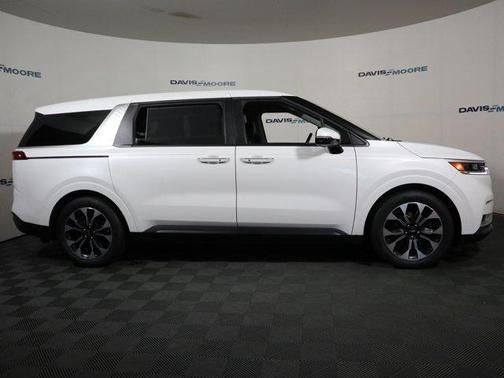 Snow White Pearl 2024 Kia Carnival EX