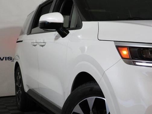 Snow White Pearl 2024 Kia Carnival EX