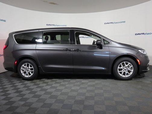2023 Chrysler Pacifica Touring-L