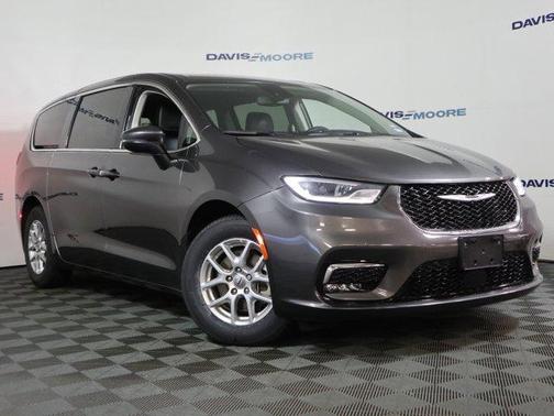 2023 Chrysler Pacifica Touring-L