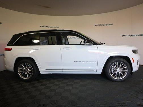 2022 Jeep Grand Cherokee Summit