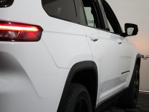 Bright White Clearcoat 2023 Jeep Grand Cherokee L Laredo