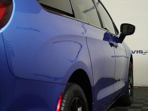 Hydro Blue Pearlcoat 2026 Chrysler Pacifica Limited