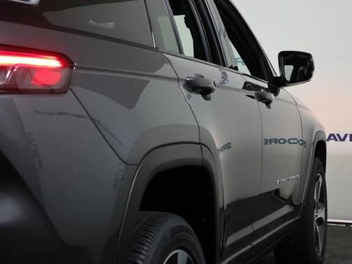 Metallic 2026 Jeep Grand Cherokee Limited
