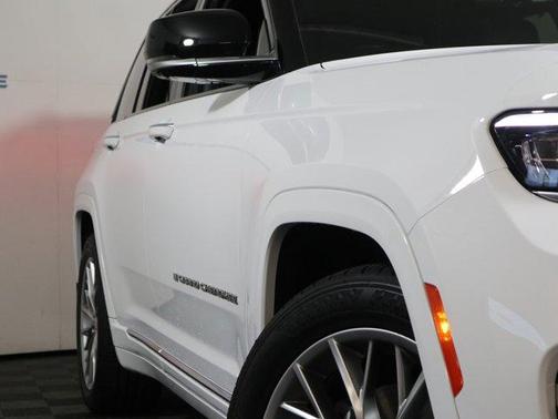 2022 Jeep Grand Cherokee Summit