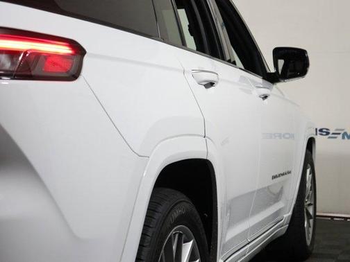 2022 Jeep Grand Cherokee Summit