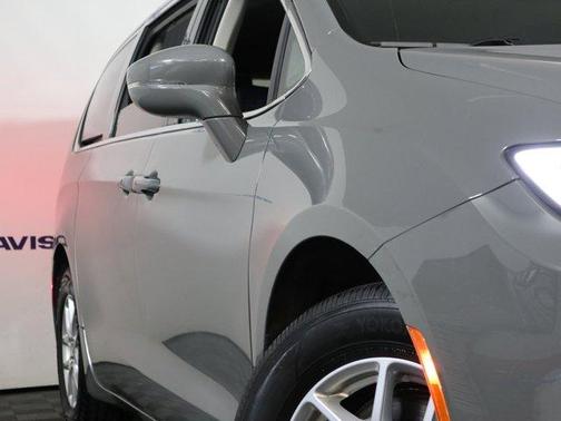 2022 Chrysler Pacifica Touring-L