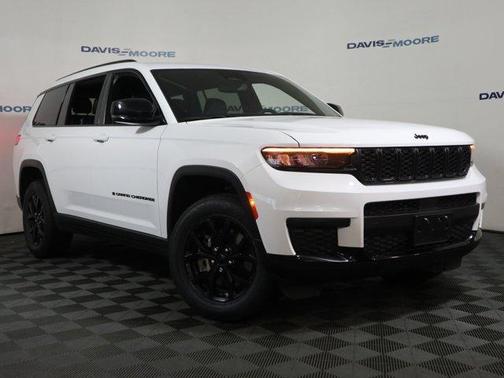 Bright White Clearcoat 2024 Jeep Grand Cherokee L Laredo